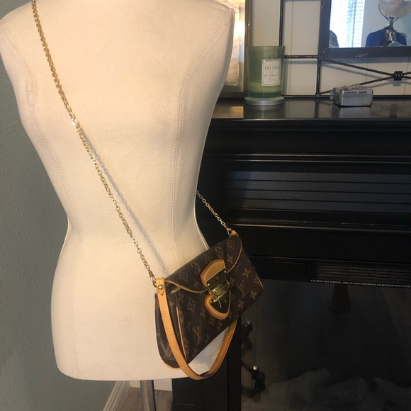 Sold *LV Beverly Clutch! - Picture 3 of 8